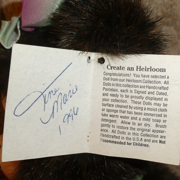 Vintage Porcelain Doll Face Musical Bear Heirloom Collections Signed 1996 - Picture 4 of 16